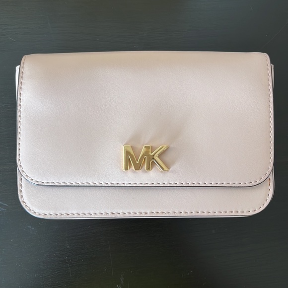 Michael Korea Belt Bag. One Size Soft Pink - Picture 2 of 7